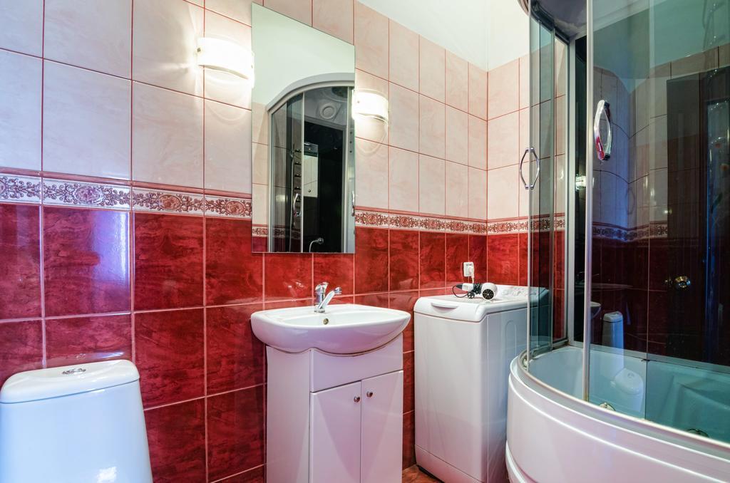 Leogrand Apartments On Kniazia Romana 26 Лвив Екстериор снимка