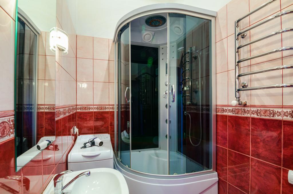 Leogrand Apartments On Kniazia Romana 26 Лвив Екстериор снимка